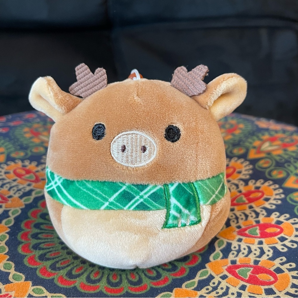 Ruby Squishmallow clip